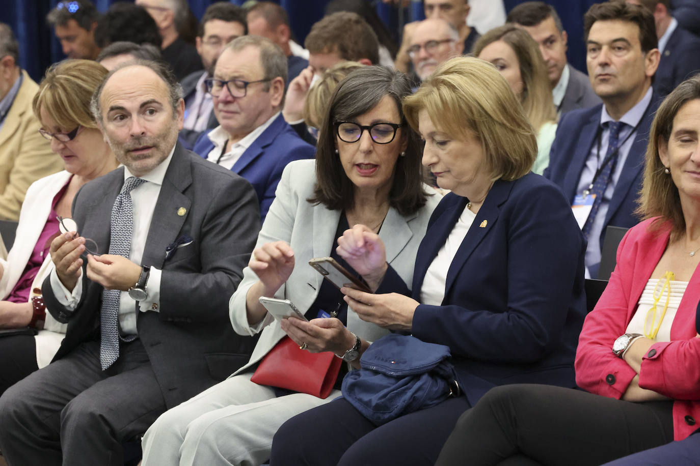 Fotos: Teresa Ribera: «Hay muchísimos recursos para activar la modernización de la industria asturiana»