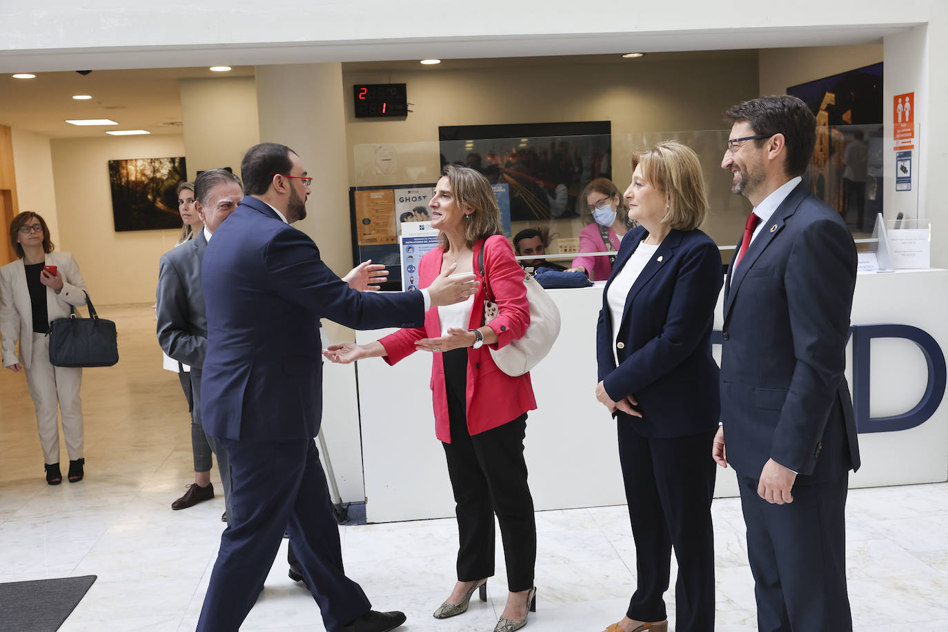 Fotos: Teresa Ribera: «Hay muchísimos recursos para activar la modernización de la industria asturiana»