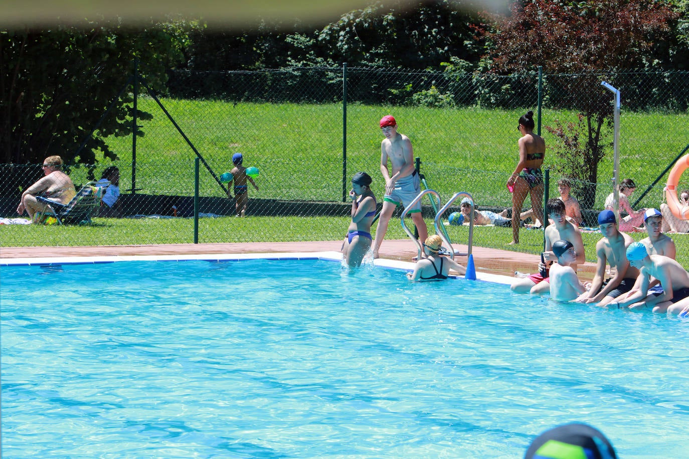 Fotos: Asturias disfruta del verano: playas y piscinas para aliviar el calor