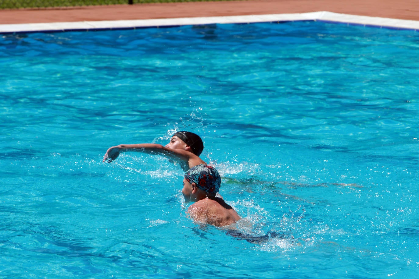 Fotos: Asturias disfruta del verano: playas y piscinas para aliviar el calor