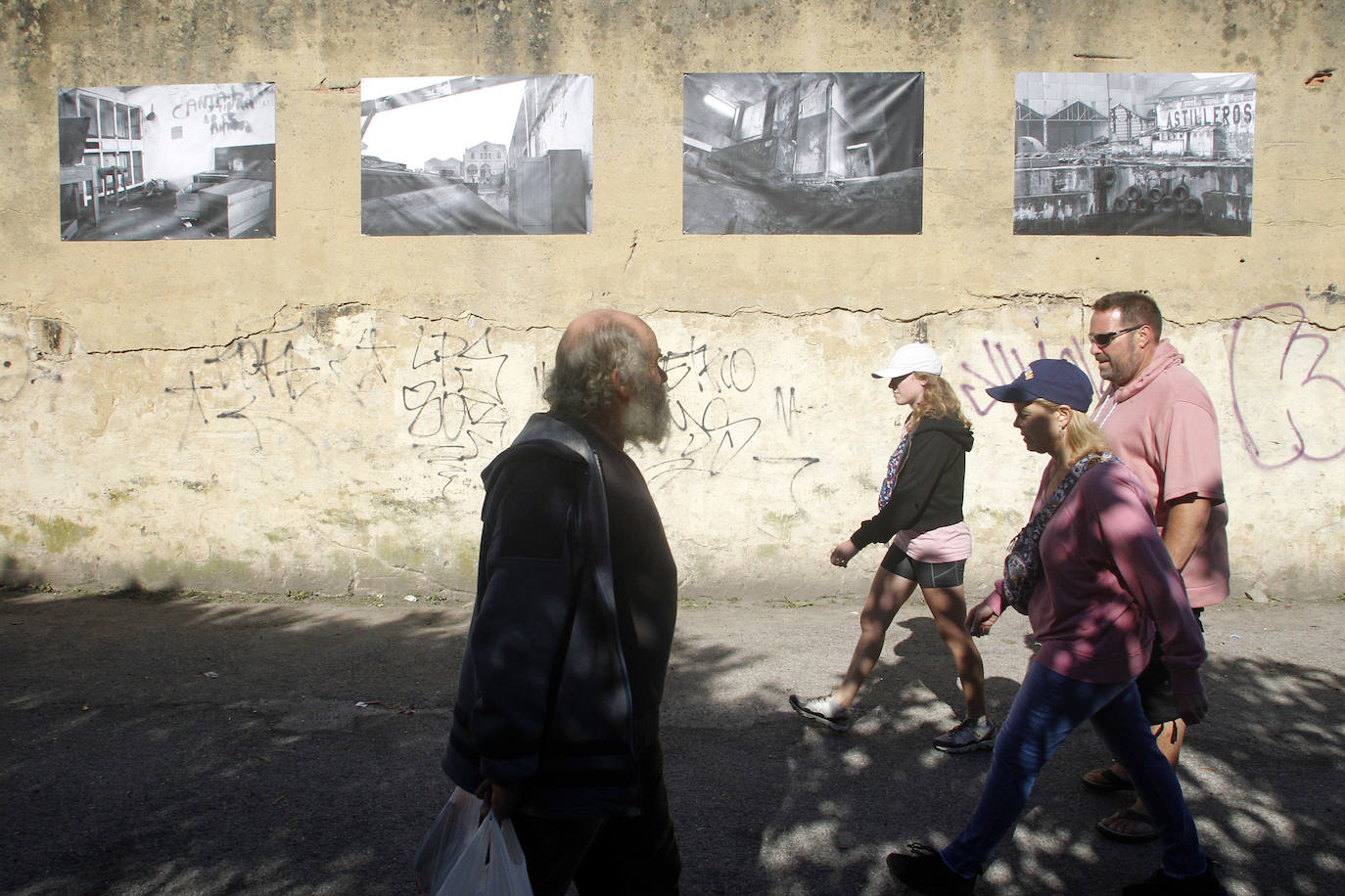 La Semana Negra ya está aquí. Y vino acompañada además de un día espectacular de sol y calor para disfrutar de todas las atracciones y de la buena literatura que reúne uno de los eventos más aclamados de la ciudad