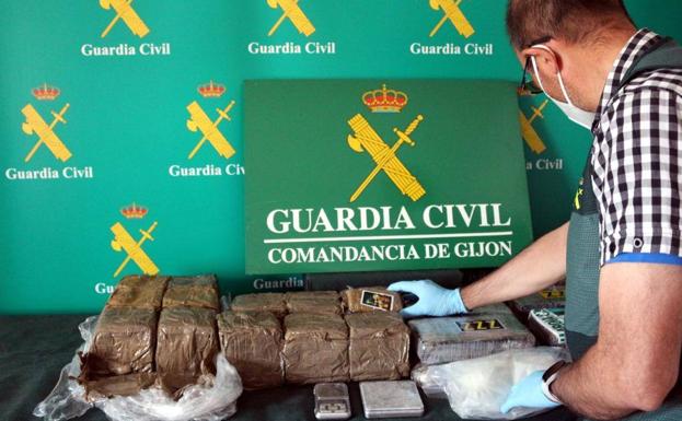 Parte de la droga incautada por la Guardia Civil en la 'Operación Tropiezo'.