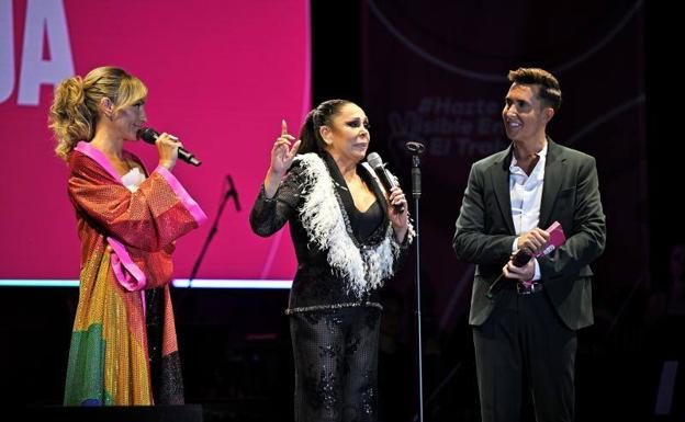 Isabel Pantoja durante su discurso en las fiestas del Orgullo.