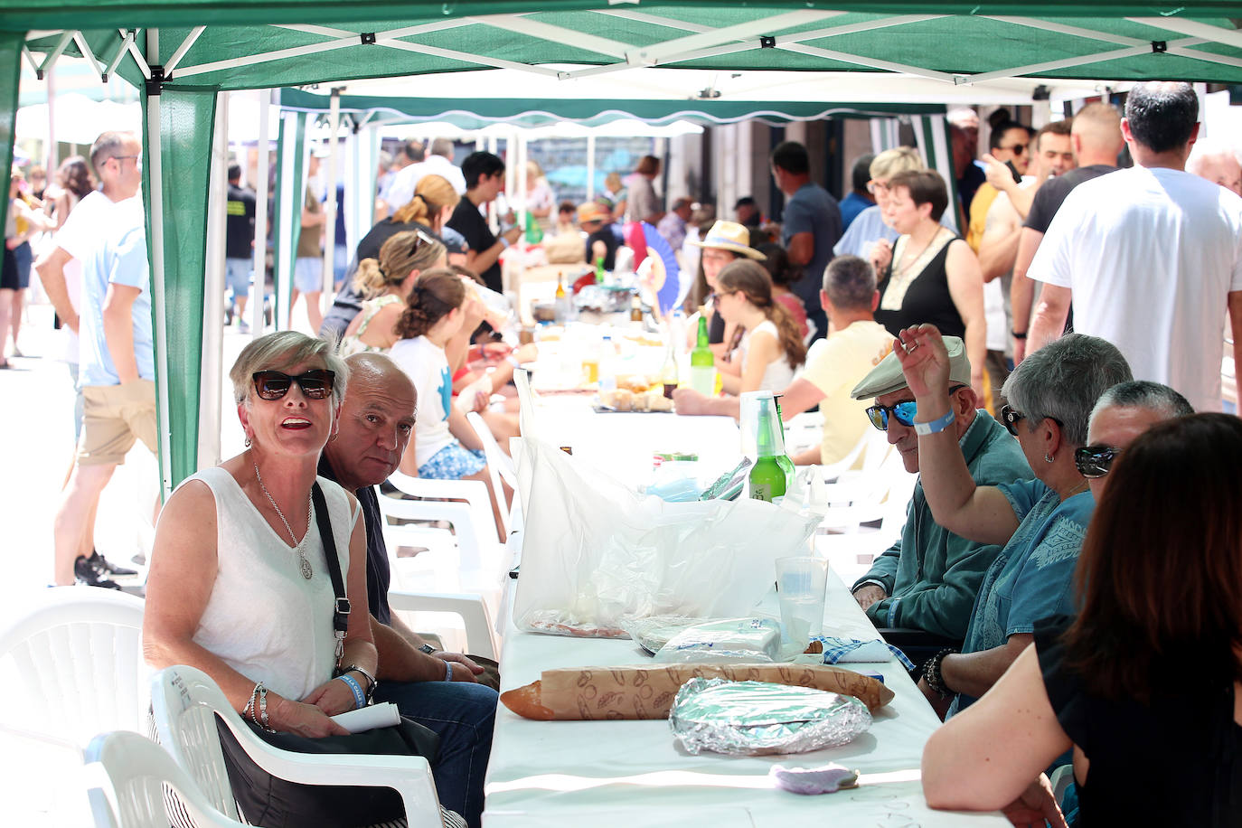 Fotos: Grado, con la comida en la calle para disfrutar de la fiesta