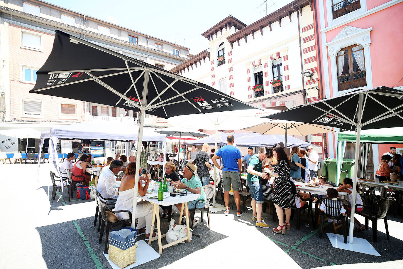 Fotos: Grado, con la comida en la calle para disfrutar de la fiesta