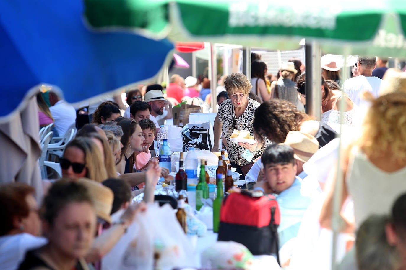 Fotos: Grado, con la comida en la calle para disfrutar de la fiesta