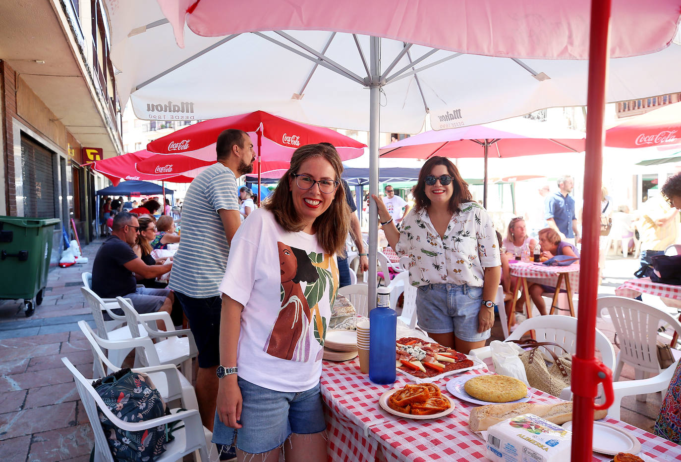 Fotos: Grado, con la comida en la calle para disfrutar de la fiesta