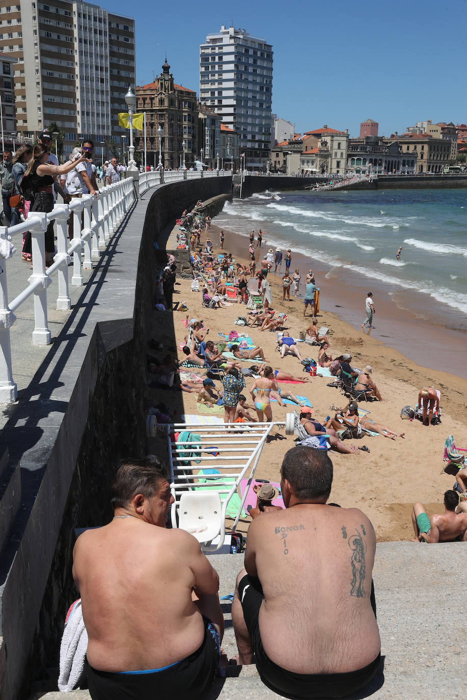 Fotos: Asturias llena las playas