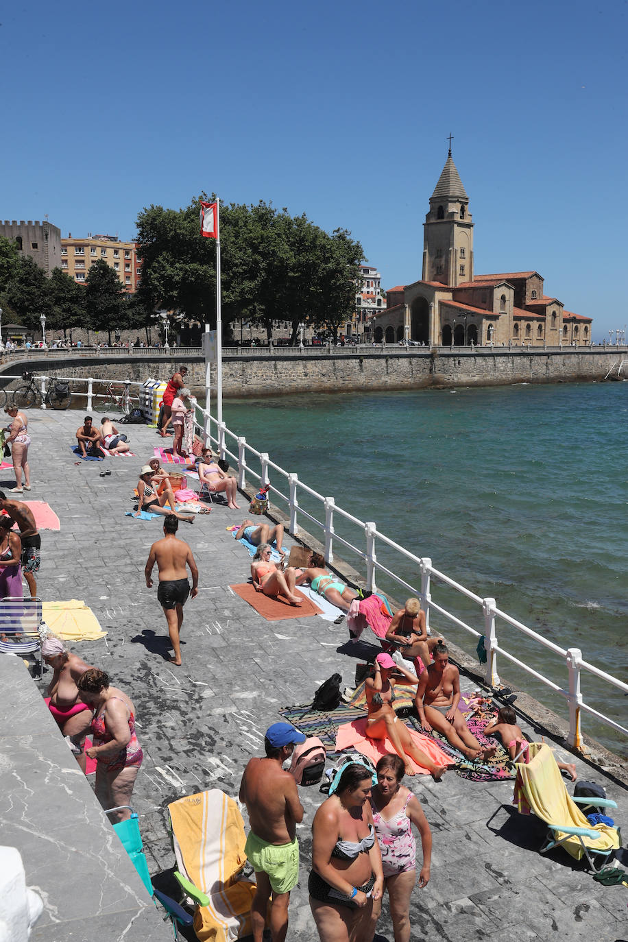 Fotos: Asturias llena las playas