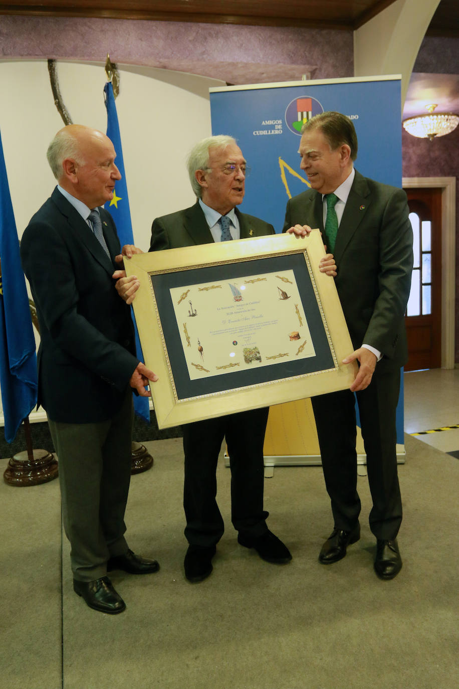 Fotos: Amigos de Cudillero entrega los premios Amuravela de Oro