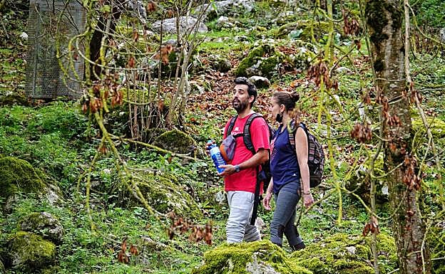 Caminar por la montaña tonifica las piertas, fortalece los músculos y ayuda a eliminar la celulitis 
