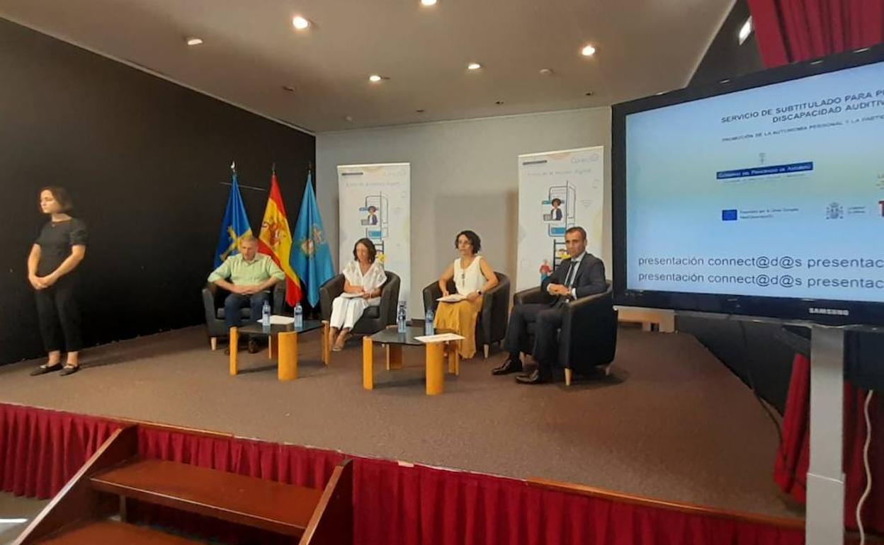 La consejera de Derechos Sociales y Bienestar, Melania Álvarez, ha presentado en Parres 'Conect-As'.