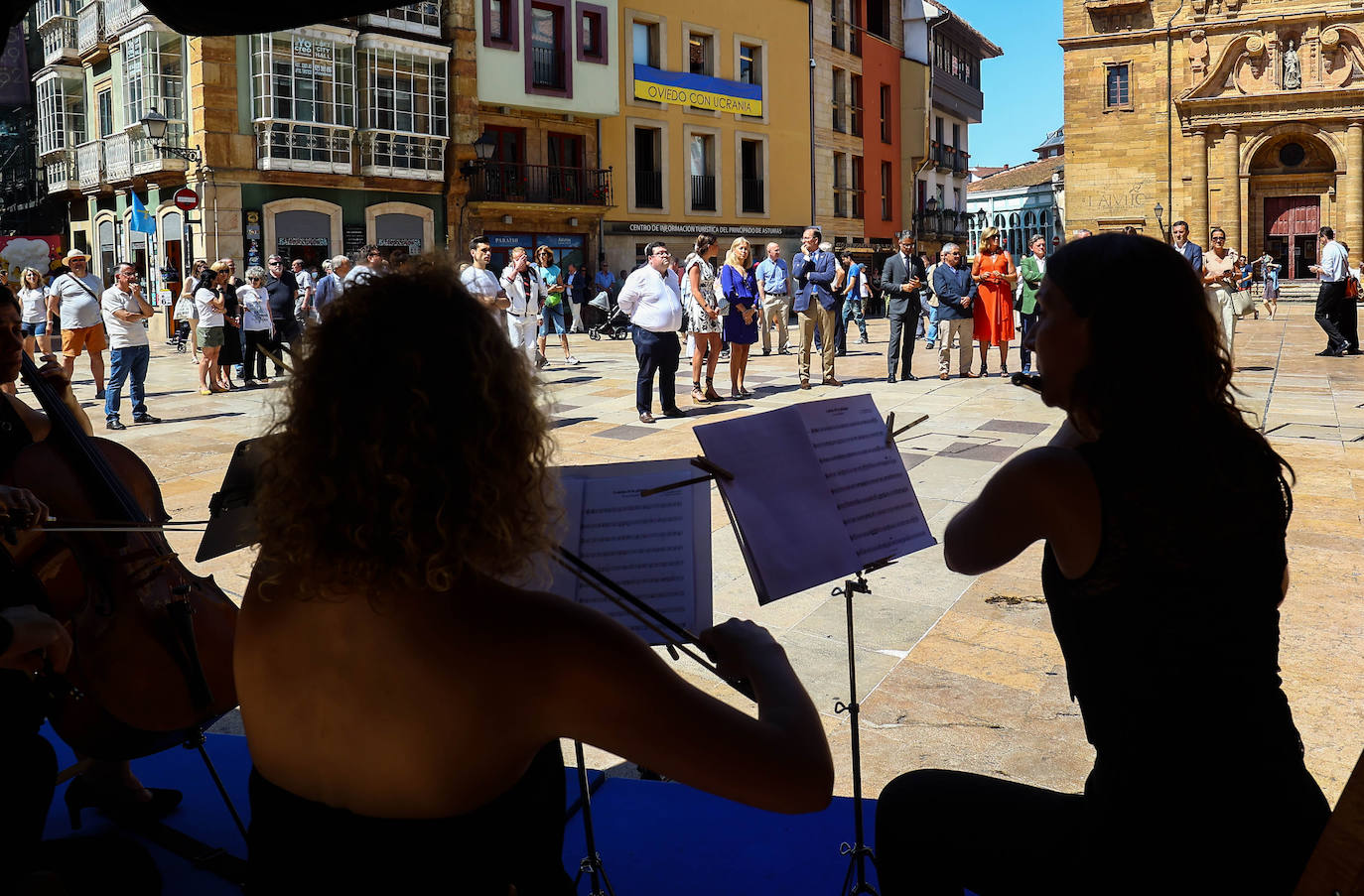 Fotos: Manos blancas en Oviedo para recordar a Miguel Ángel Blanco