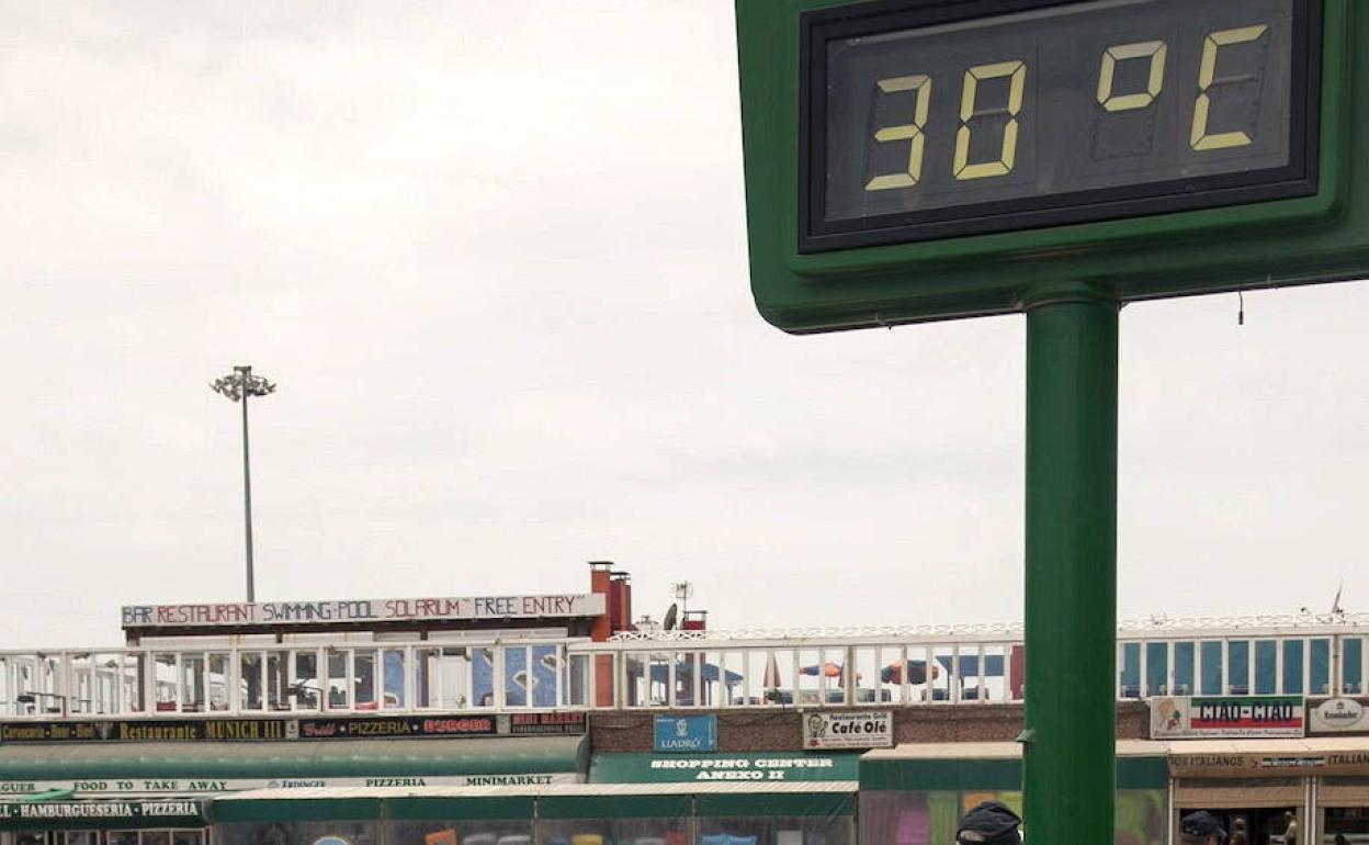 El aumento de las temperaturas conlleva un riesgo mayor de sufrir un golpe de calor. 