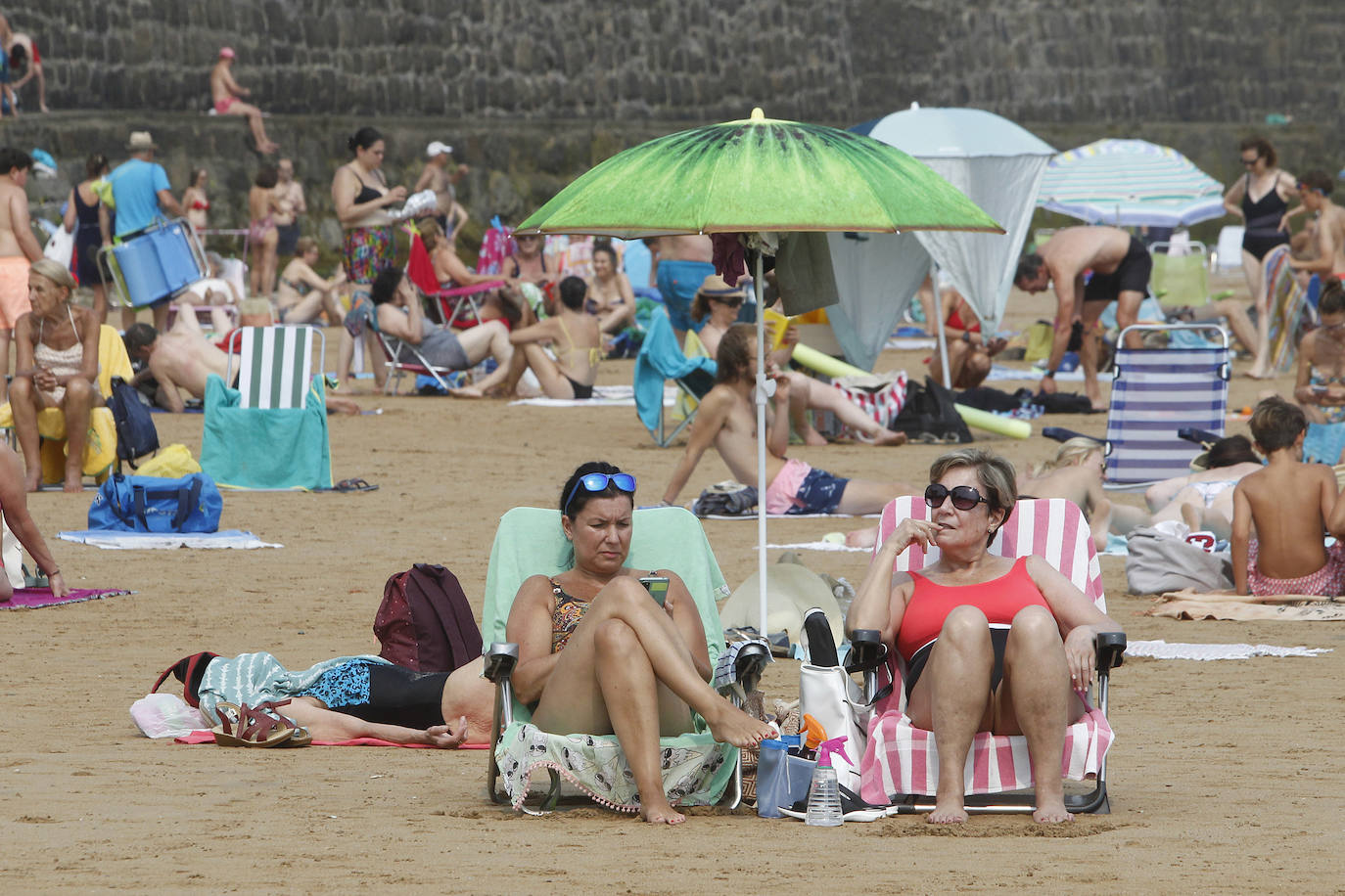 Fotos: A remojo para mitigar el calor en Asturias