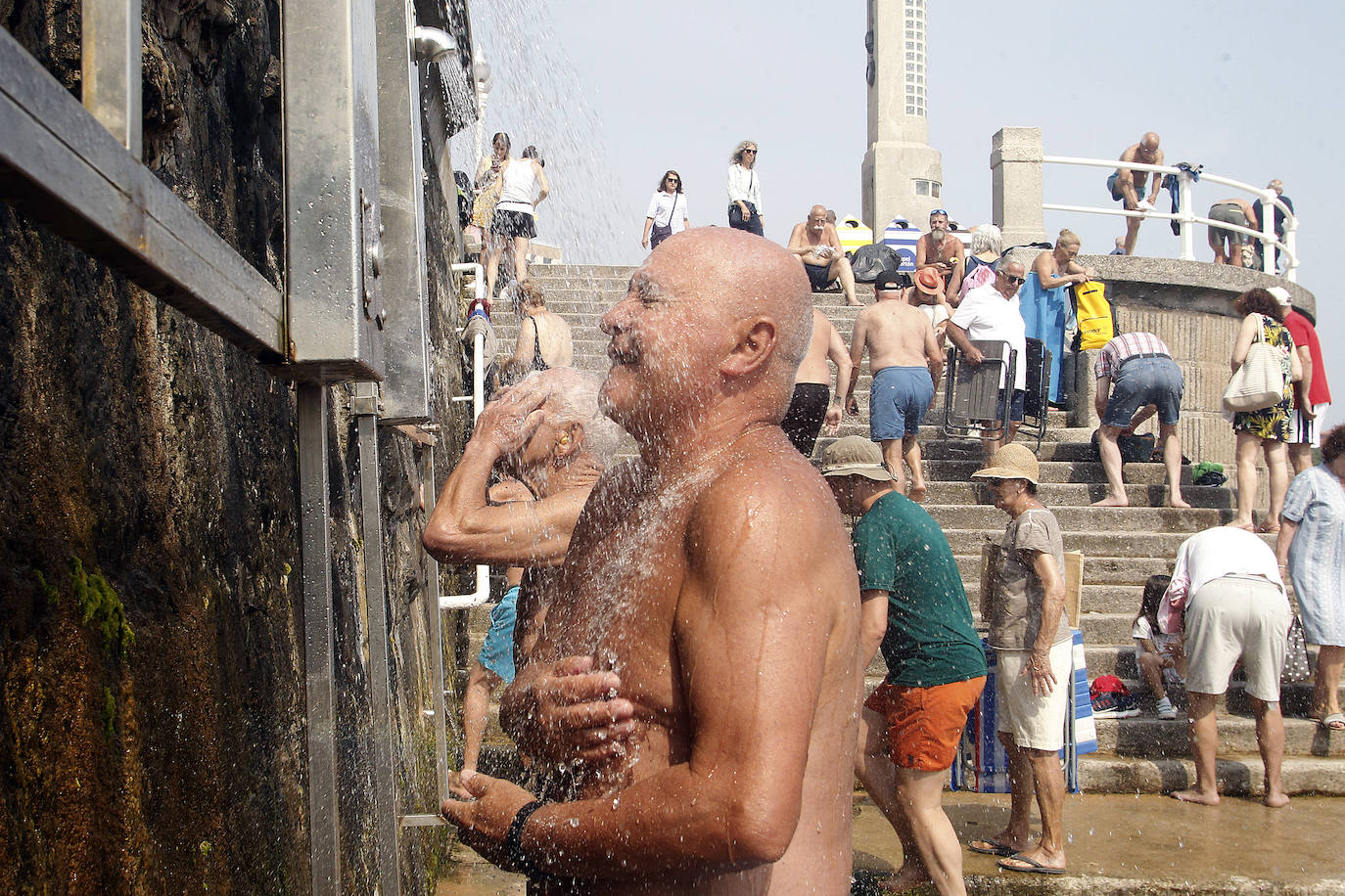 Fotos: A remojo para mitigar el calor en Asturias