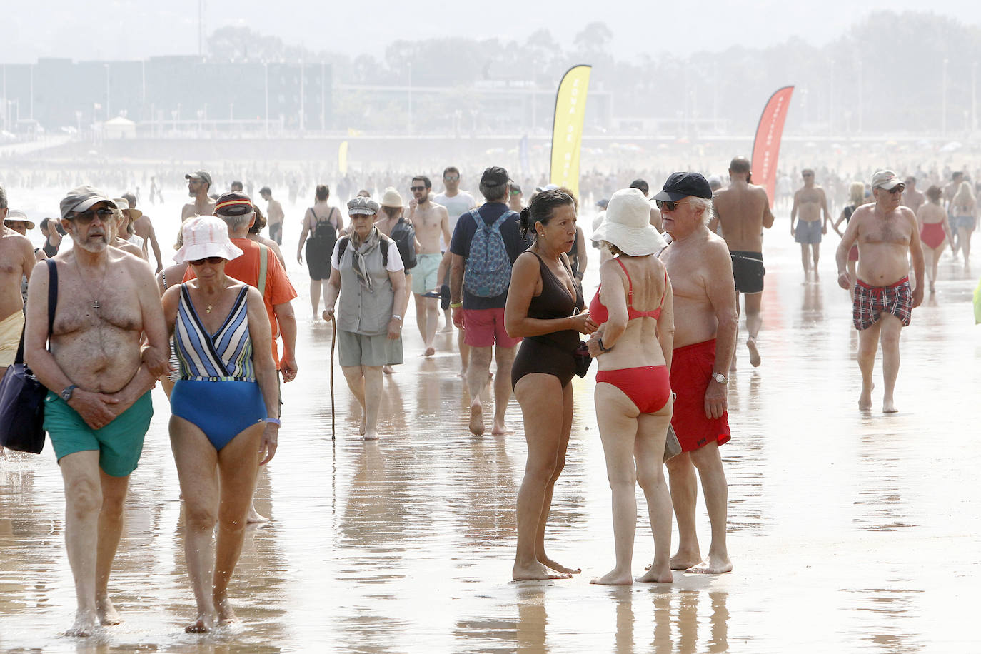 Fotos: A remojo para mitigar el calor en Asturias