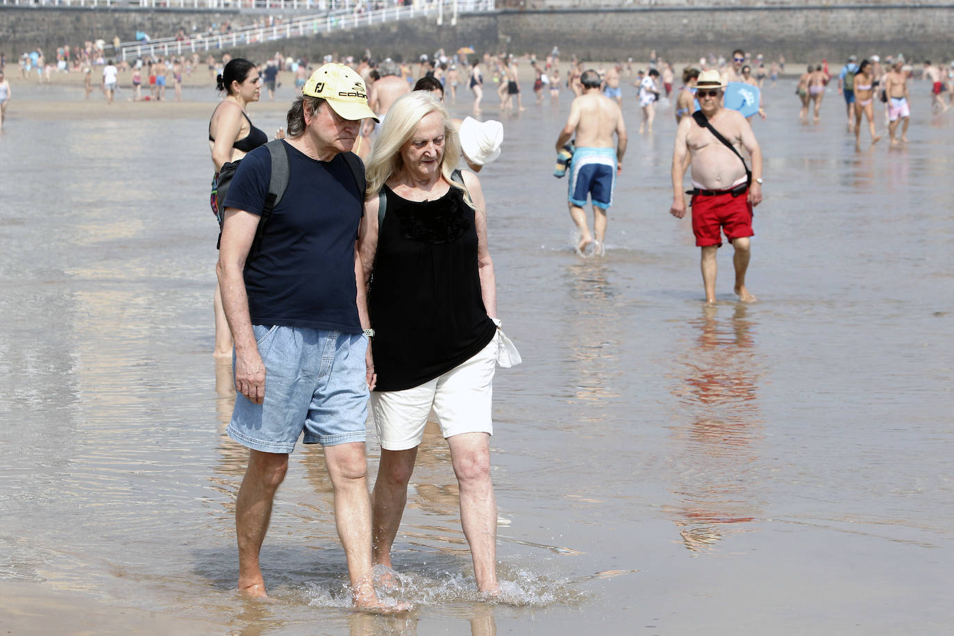 Fotos: A remojo para mitigar el calor en Asturias