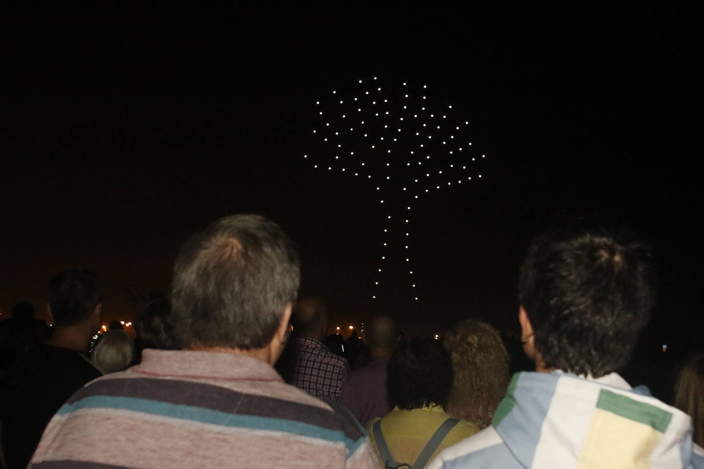 Fotos: Los drones elevan las &#039;Letronas&#039; al cielo de Gijón