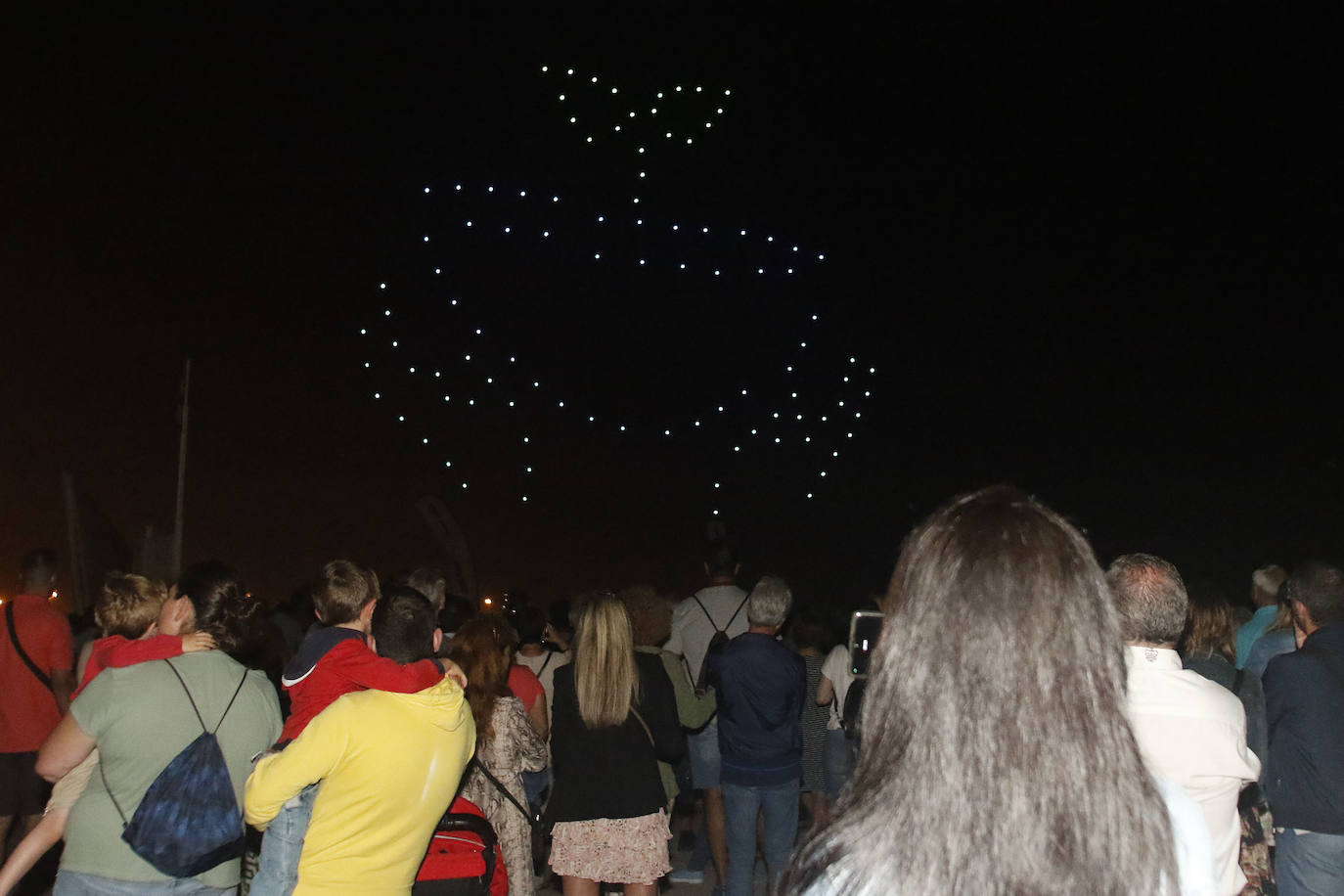 Fotos: Los drones elevan las &#039;Letronas&#039; al cielo de Gijón