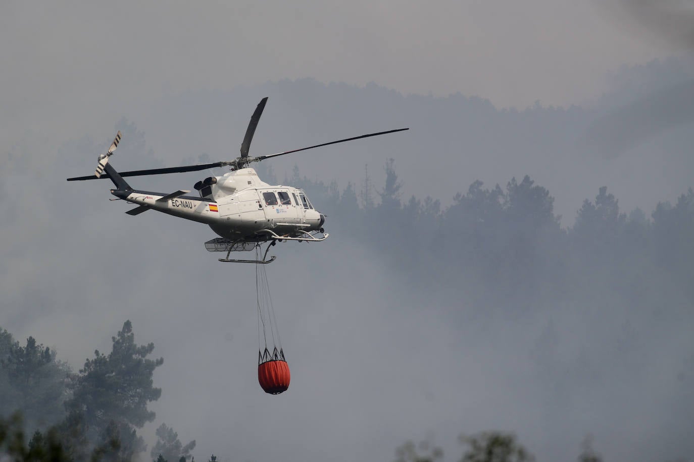 Fotos: Los incendios asolan Galicia destruyendo casas y parajes naturales