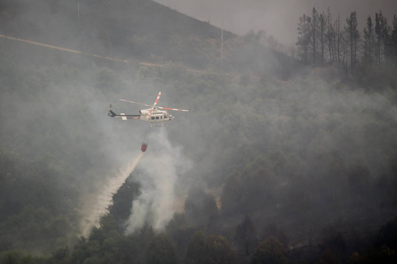 Fotos: Los incendios asolan Galicia destruyendo casas y parajes naturales