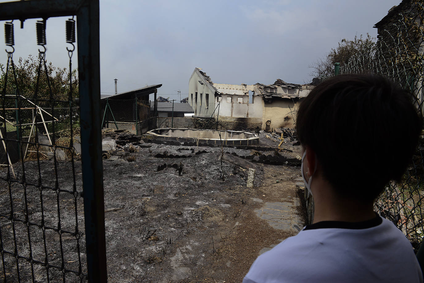 Fotos: Los incendios asolan Galicia destruyendo casas y parajes naturales