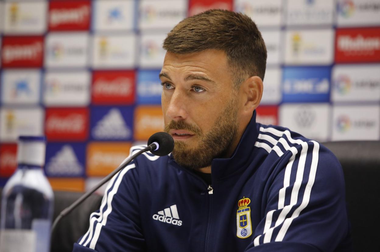 Sergio Enrich, durante su presentación ayer en la sala de prensa del Carlos Tartiere. 