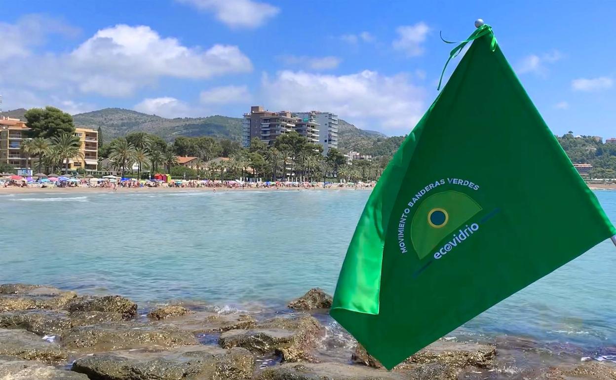 La bandera que otorga Ecovidrio tras valorar las estrategias de sostenibilidad de lugares y establecimientos.