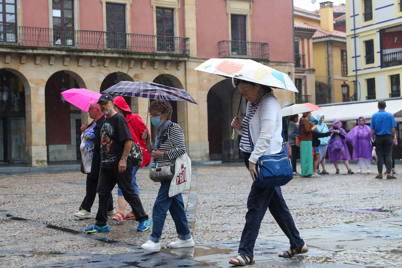 Fotos: Asturias vive una jornada casi otoñal en pleno verano