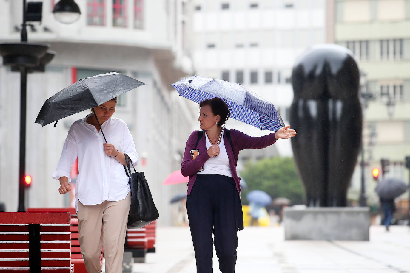 Fotos: Asturias vive una jornada casi otoñal en pleno verano