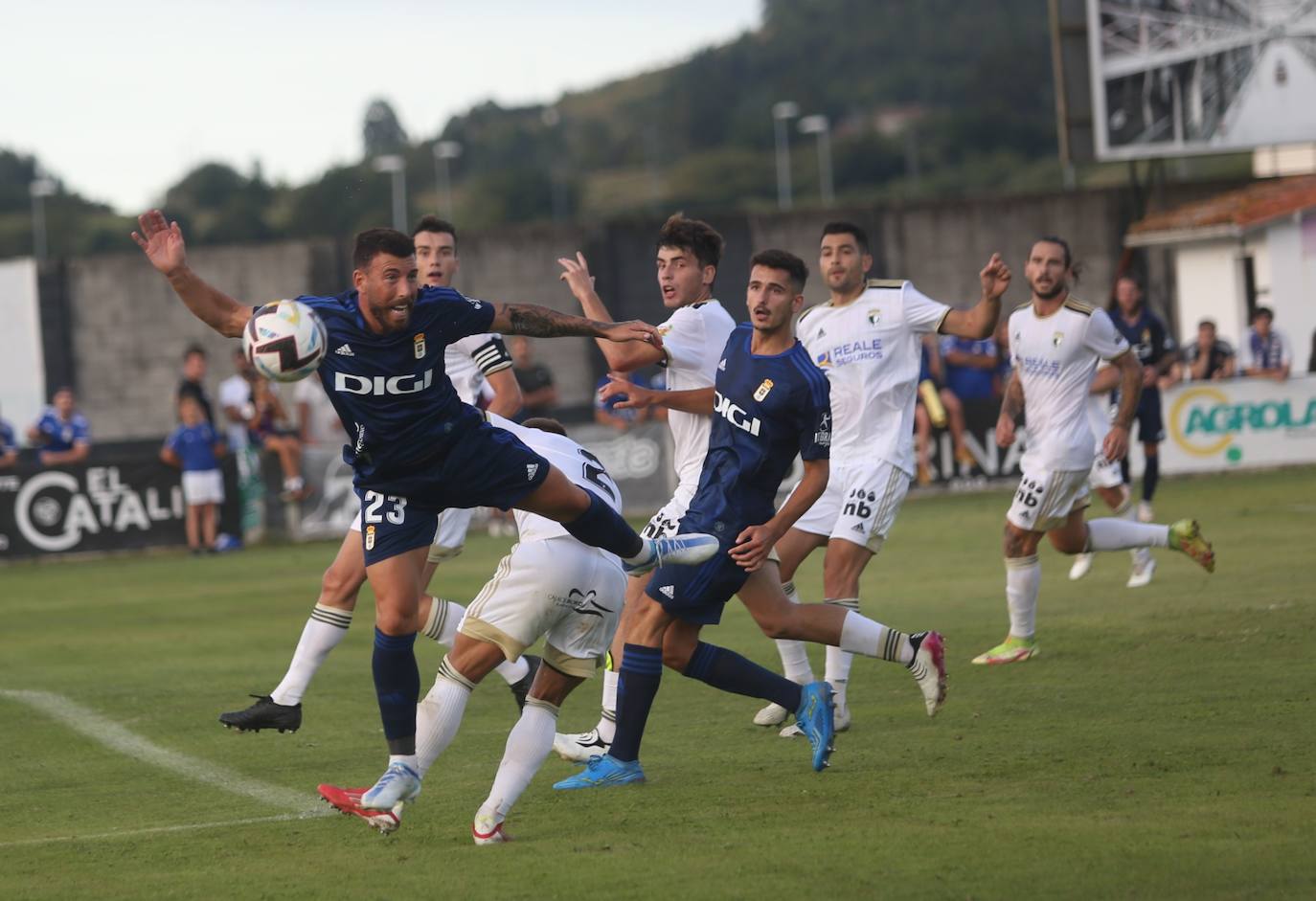 Fotos: Las mejores jugadas del partido entre el Real Oviedo y el Burgos (0-1)