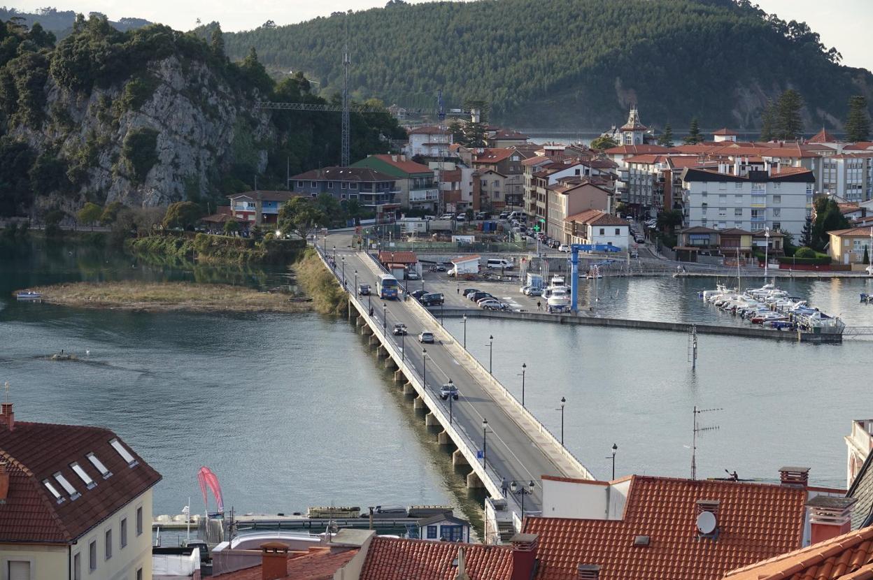 El puente sobre la ría del Sella, por el cual discurre la N-632, cuenta ya con adjudicataria para la obra. 