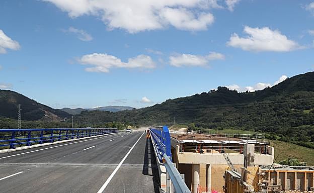 El puente de La Barrosa, en el dia de su reapertura al tráfico.