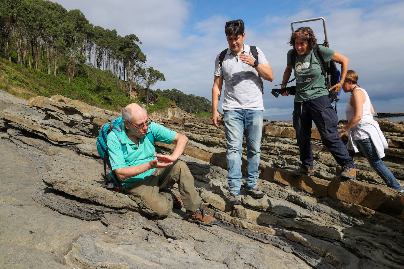 Fotos: Así se recuperan las huellas de dinosaurio en Asturias