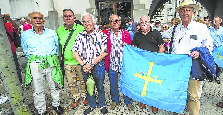 La peña Miguel Ángel Perera en el coso de Cuatro Caminos. 