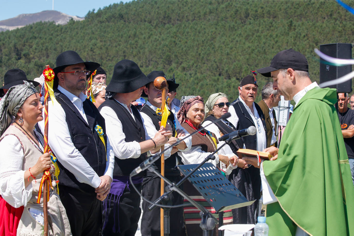 Fotos: Julio Fernández y Sonia Areces se dan el &#039;sí quiero&#039; en la boda vaqueira de Aristébano