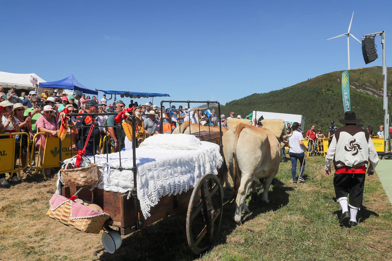 Fotos: Julio Fernández y Sonia Areces se dan el &#039;sí quiero&#039; en la boda vaqueira de Aristébano