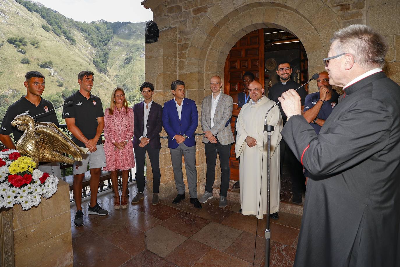 Fotos: El Sporting visita a la Santina en Covadonga
