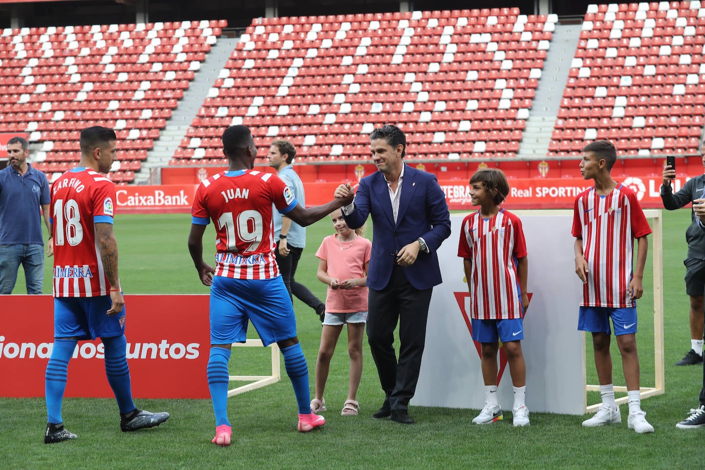 Fotos: Búscate en la presentación de los últimos fichajes del Sporting