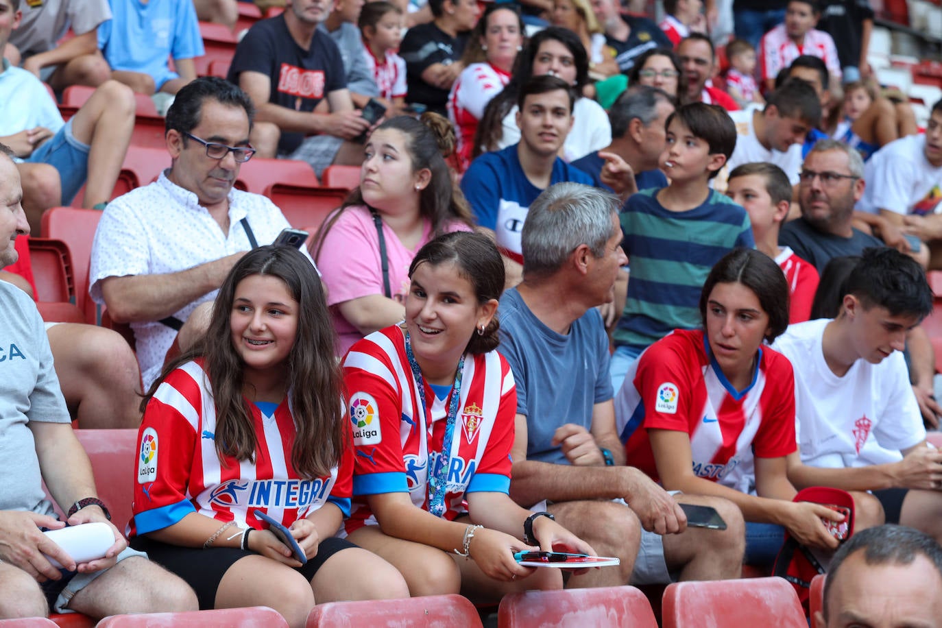 Fotos: Búscate en la presentación de los últimos fichajes del Sporting