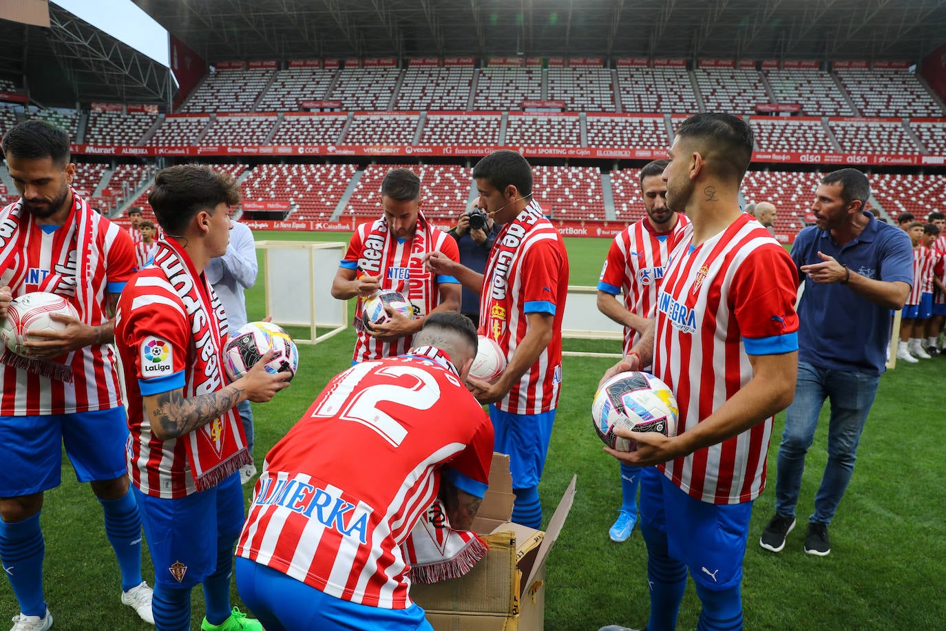 Fotos: Búscate en la presentación de los últimos fichajes del Sporting