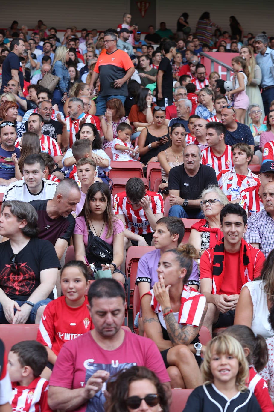 Fotos: Búscate en la presentación de los últimos fichajes del Sporting