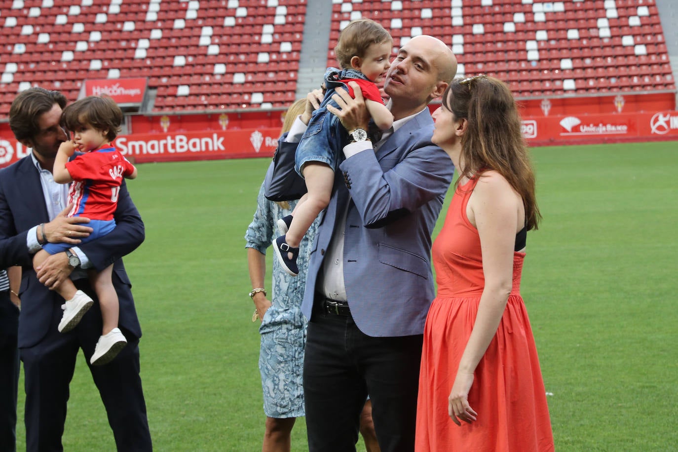 Fotos: Búscate en la presentación de los últimos fichajes del Sporting