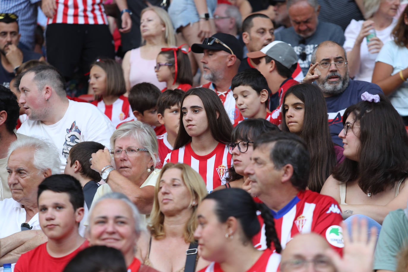 Fotos: Búscate en la presentación de los últimos fichajes del Sporting