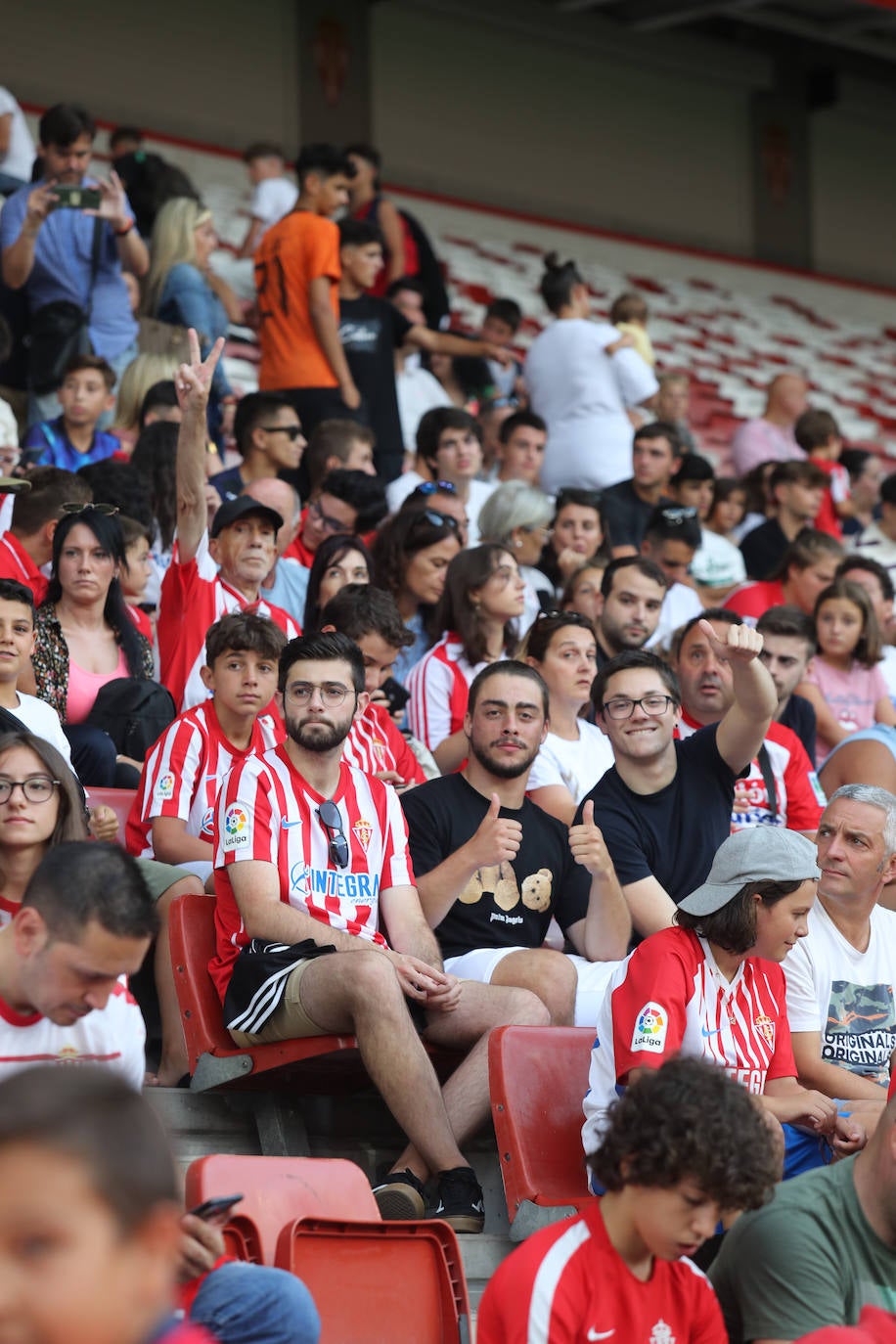 Fotos: Búscate en la presentación de los últimos fichajes del Sporting