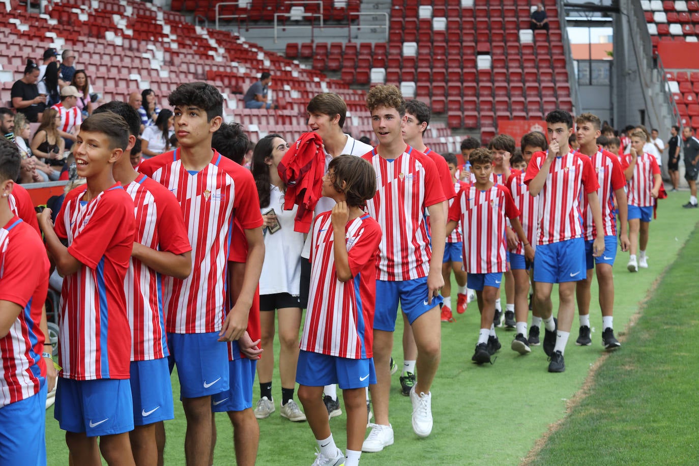 Fotos: Búscate en la presentación de los últimos fichajes del Sporting