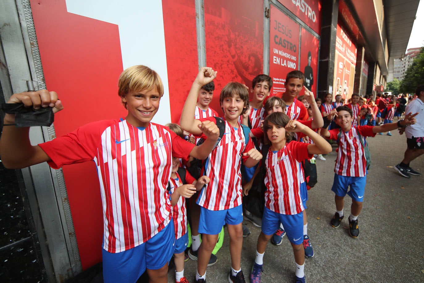 Fotos: Búscate en la presentación de los últimos fichajes del Sporting