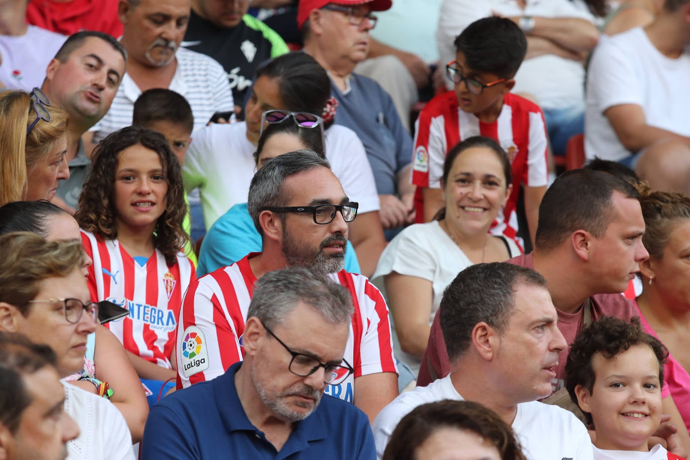 Fotos: Búscate en la presentación de los últimos fichajes del Sporting