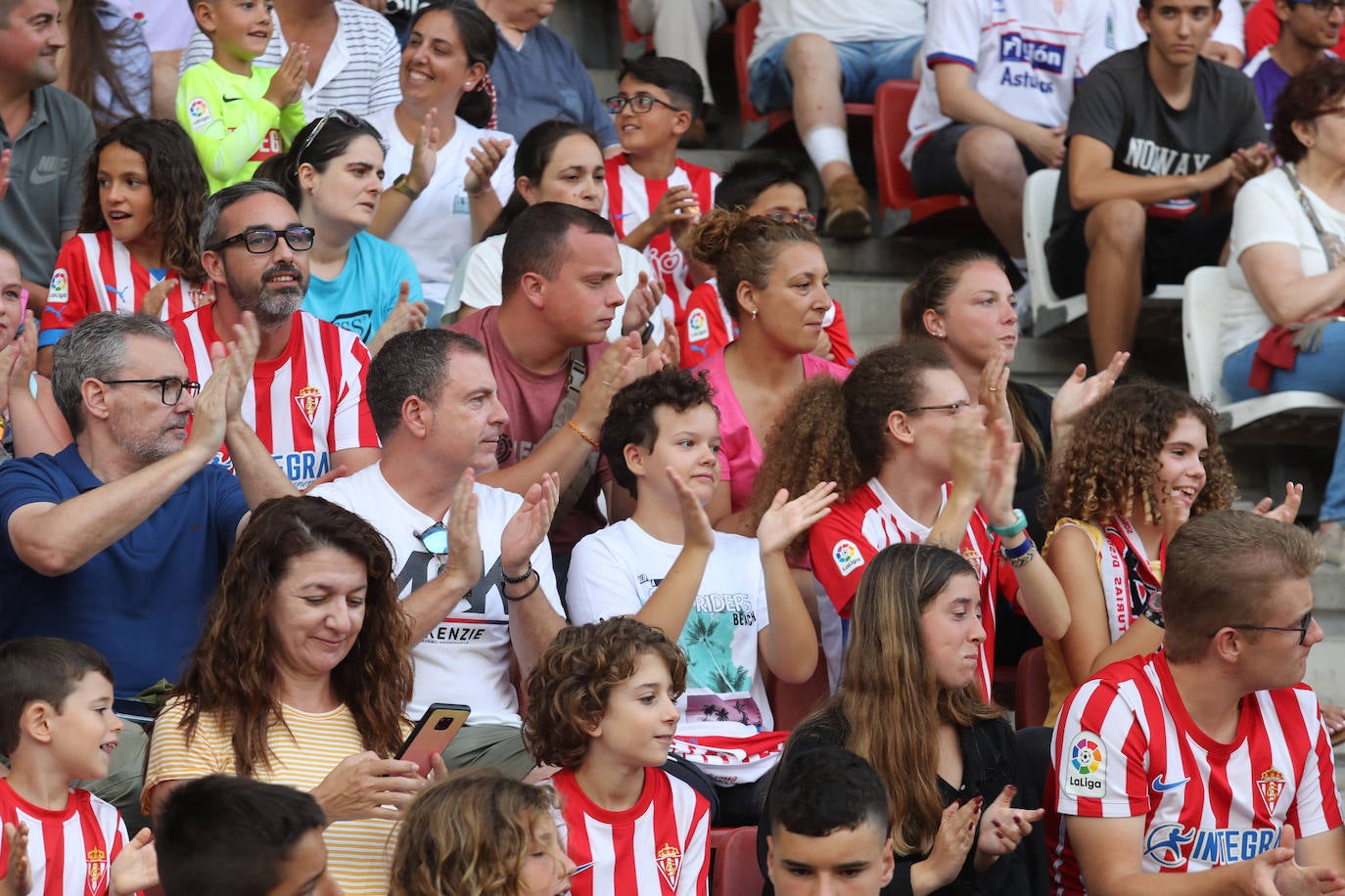 Fotos: Búscate en la presentación de los últimos fichajes del Sporting